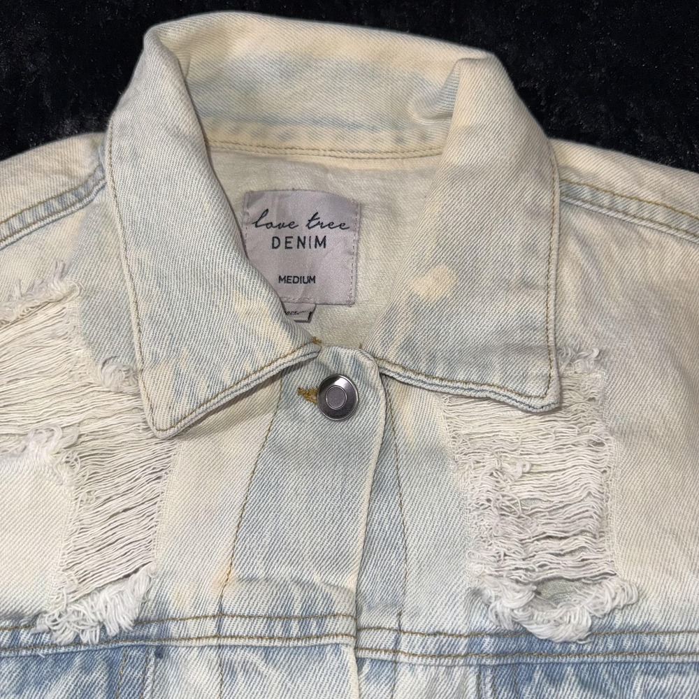 Love Tree Denim Jacket Womens Medium Blue Distressed Long Button Up Frayed Hem - Picture 7 of 9